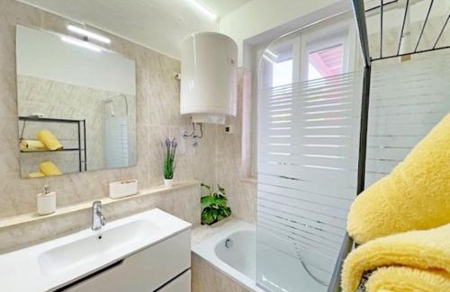 Ankaran Apartamento | SEA and SUN Ankaran, near the Beach, free Parking and Wi-Fi, stunning sunset, 80m2