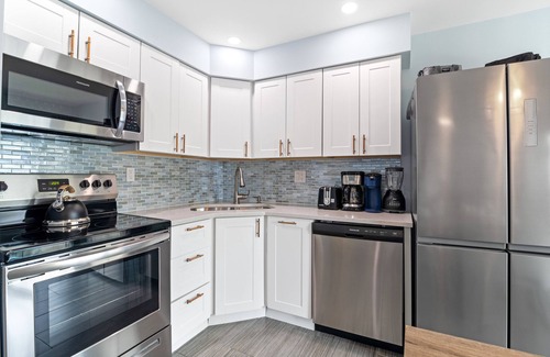 Siesta Key Village Casa | Sea Angel | Pet Friendly, Located in Siesta Key Village, Steps to Siesta Key Beach!