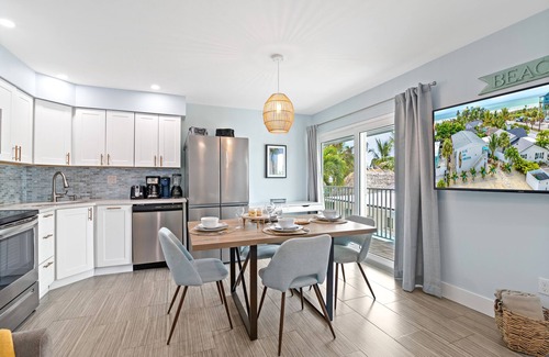 Siesta Key Village Casa | Sea Angel | Pet Friendly, Located in Siesta Key Village, Steps to Siesta Key Beach!