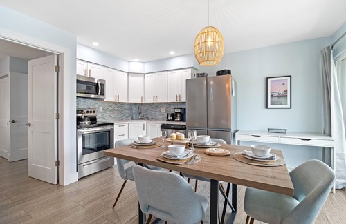 Siesta Key Village Casa | Sea Angel | Pet Friendly, Located in Siesta Key Village, Steps to Siesta Key Beach!