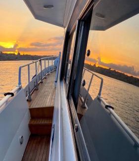 Madliena Alquiler De Eote | Sea BaronIV "BedsonBoat"