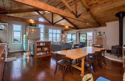 Stinson Beach Casa | Mar Azul: 2do de la playa, 2 dormitorios principales y 3 balcones!