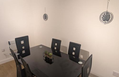 Castle Casa | Sea Breeze 1-Bed Retreat with Parking