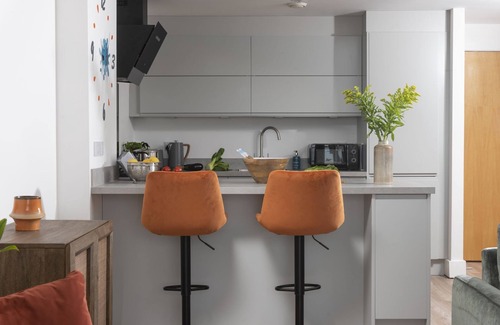 Lusty Glaze Apartamento | Sea Breeze - a sea view apartment just moments from Lusty Glaze Beach