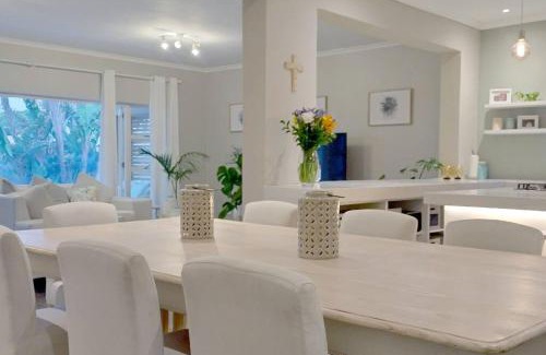 Melkbosstrand Casa | Sea Breeze Beach Home in Melkbosstrand, Cape Town
