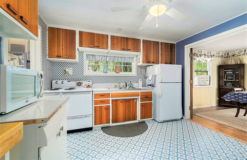 Cheboygan Cabina | Sea Breeze Cottage near Mullett Lake