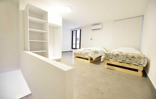 Batroun Apartamento | Sea Breeze Duplex Studio in Batroun Souk