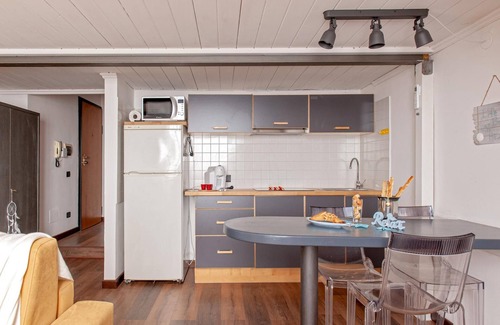 Livorno Apartamento | Sea Breeze Loft in Livorno