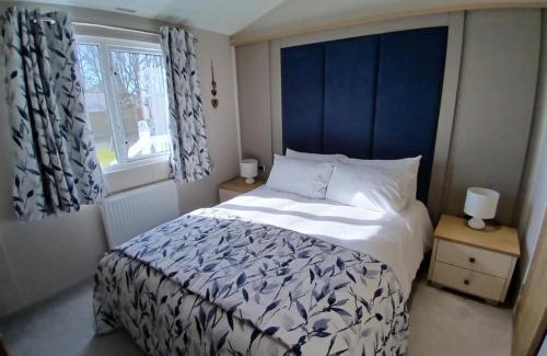 Skegness Otro | Sea Breeze, Luxury Lodge, Parkdean Resort Southview, Skegness, Dog Friendly