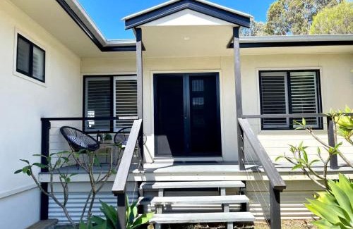 Mollymook Beach Casa | Sea Breeze on Carroll - 4BR beachside home