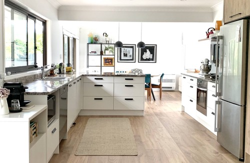 Torbay Casa | Sea Breeze - Stunning Views in a Modern Auckland Northshore Holiday Home