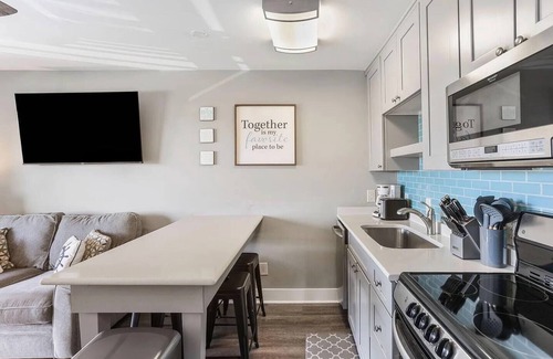 Charleston County Condominio | Sea Cabin 208 | 1 Bedroom Oceanfront Condo | Pool | Just Renovated