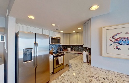 Bethany Beach Condominio | Sea Colony 8th floor condo with pools, tennis/pickle ball courts, fitness center