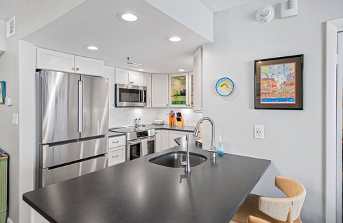 Bethany Beach Condominio | Sea Colony Ocean condo with shared pools, hot tubs, beach access & balcony