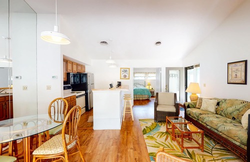 Bethany Beach Condominio | Sea Colony Tennis 1st floor condo w/ pool, basketball court, and shared sauna