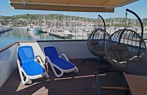 Seca Casa | Sea Diva - luxury boathouse