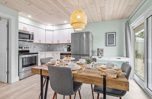 Siesta Key Village Casa | Sea Dream | Pet Friendly, Located in Siesta Key Village, Steps to Siesta Key Beach!