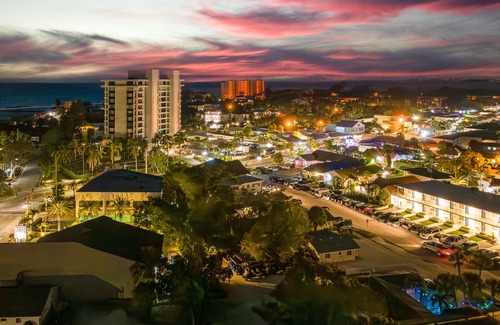 Siesta Key Village Casa | Sea Dream | Pet Friendly, Located in Siesta Key Village, Steps to Siesta Key Beach!
