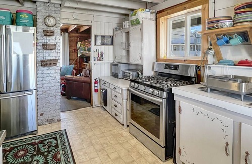 Wells Beach Cabaña | Sea Esta - 4 Bedroom cottage with best spot in Wells Beach