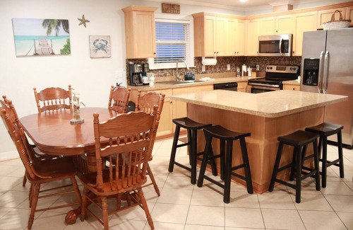 Holly Beach Casa | Sea Esta Beach House, 3 bedroom close to the beach