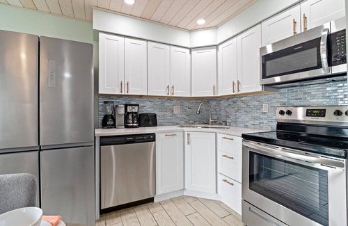 Siesta Key Village Casa | Sea Foam | Pet Friendly, Located in Siesta Key Village, Steps to Siesta Key Beach!