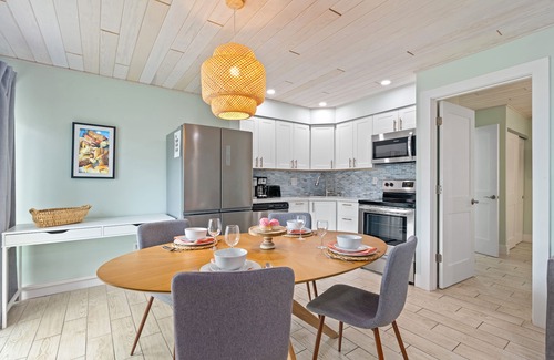 Siesta Key Village Casa | Sea Foam | Pet Friendly, Located in Siesta Key Village, Steps to Siesta Key Beach!