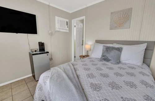 Crescent Beach Hotel | Sea Foam Suites