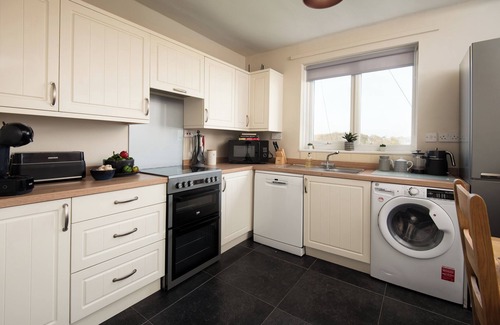 Berwick-upon-Tweed Cabaña | Sea for Miles Cottage surrrounded by fields and only a few mins to the beach