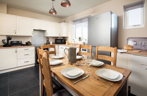 Berwick-upon-Tweed Cabaña | Sea for Miles Cottage surrrounded by fields and only a few mins to the beach