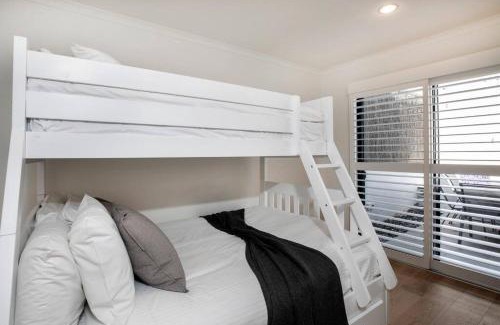 Semaphore Casa | SEA FOR MILES at Semaphore to relax & unwind