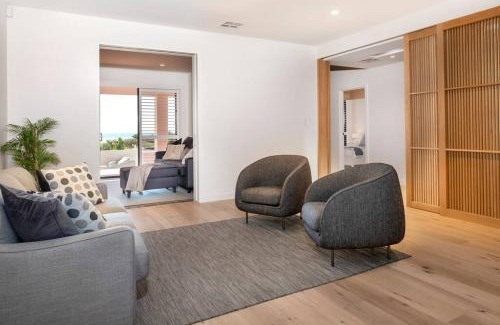 Semaphore Casa | SEA FOR MILES at Semaphore to relax & unwind