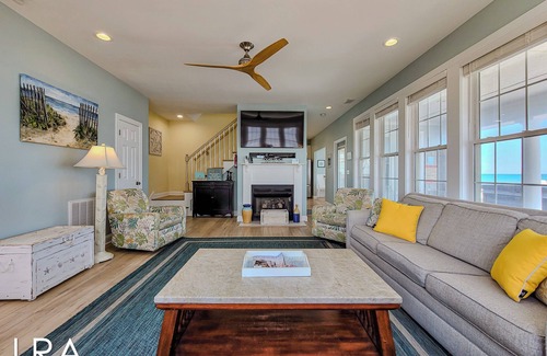 North Topsail Beach Casa | Sea For Yourself - Impresionante casa frente al mar con piscina comunitaria y jacuzzi privado.