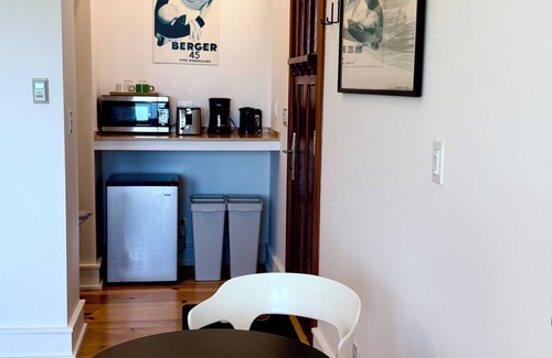 Little River Cabaña | Sea Fox Cottage -Secluded Ocean View Retreat with private garden and fireplace