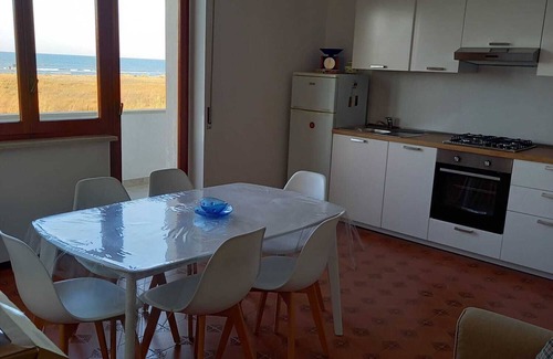 Marina di Vasto Apartamento | Sea front apartment, fine sandy beach, trabocchi coast