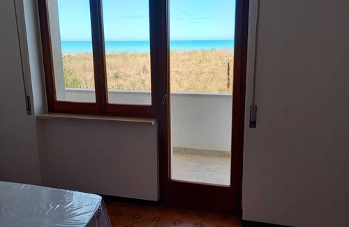 Marina di Vasto Apartamento | Sea front apartment, fine sandy beach, trabocchi coast