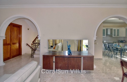 Argaka Villa | Posición frente al mar, gran villa, gran piscina y jardín, zona tranquila Polis Paphos