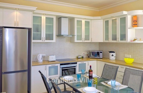 Argaka Villa | Posición frente al mar, gran villa, gran piscina y jardín, zona tranquila Polis Paphos