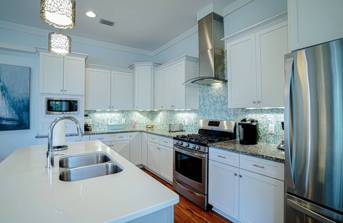 Lakeside at Blue Mountain Beach Casa | Sea Garden Cottage, short walk to public beach access with bathrooms and parking
