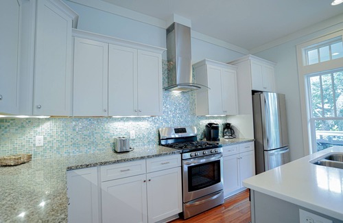 Lakeside at Blue Mountain Beach Casa | Sea Garden Cottage, short walk to public beach access with bathrooms and parking