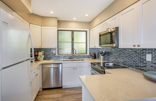 Kapaa Condominio | "Sea Gem" a Oceanfront Condo at Lae Nani 515