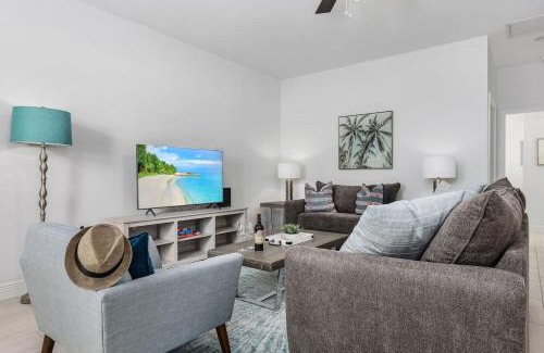 Naples Park Casa | Sea Gem Retreat. Beach.Wine.Dine.Relax.Repeat