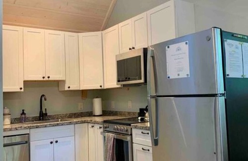 Bar Harbor Cabaña | Sea Glass Cottage- New, Peaceful, Path to Beach