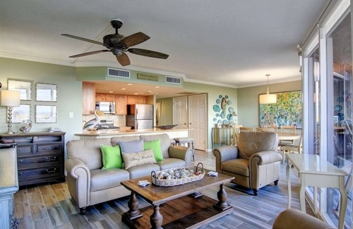 Port Aransas Condominio | Sea Gull # 102: frente a la playa de 2 dormitorios y 2 baños con vistas espectaculares y administración las 24 horas