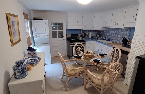 Asbury Park Cabaña | JUNE & SEPTEMBER '25 Gorgeous Renovation-Walk to Beach, Restaurants, Bars, Shops