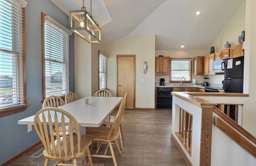 Buxton Cabaña | Sea Horse- Oceanside- Only a short Walk to Beach- Community Pool & Spa