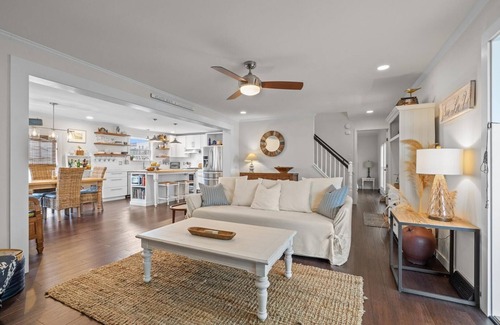 Atlantic Beach Casa | Sea La Vie 3 Bedroom Home by RedAwning