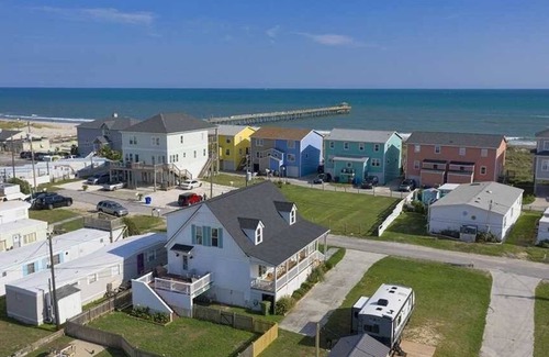 Atlantic Beach Casa | Sea La Vie 3 Bedroom Home by RedAwning