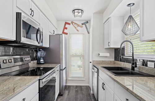 Sailhouse Condominio | Sea La Vie | Access to Lighted Fishing Pier + Pool