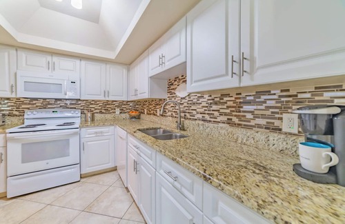 Redington Shores Condominio | Sea La Vie at San Remo