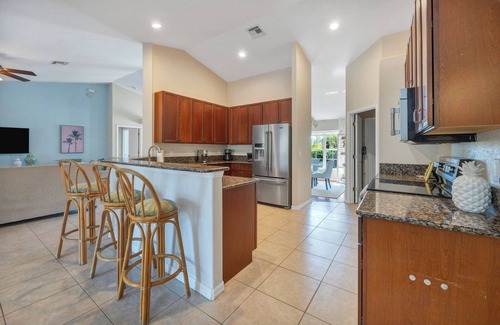 Port Charlotte Casa | Sea La Vie "Boujee" Upscale Style 4 BDR Pool House Near Gulf Beaches and Golfing